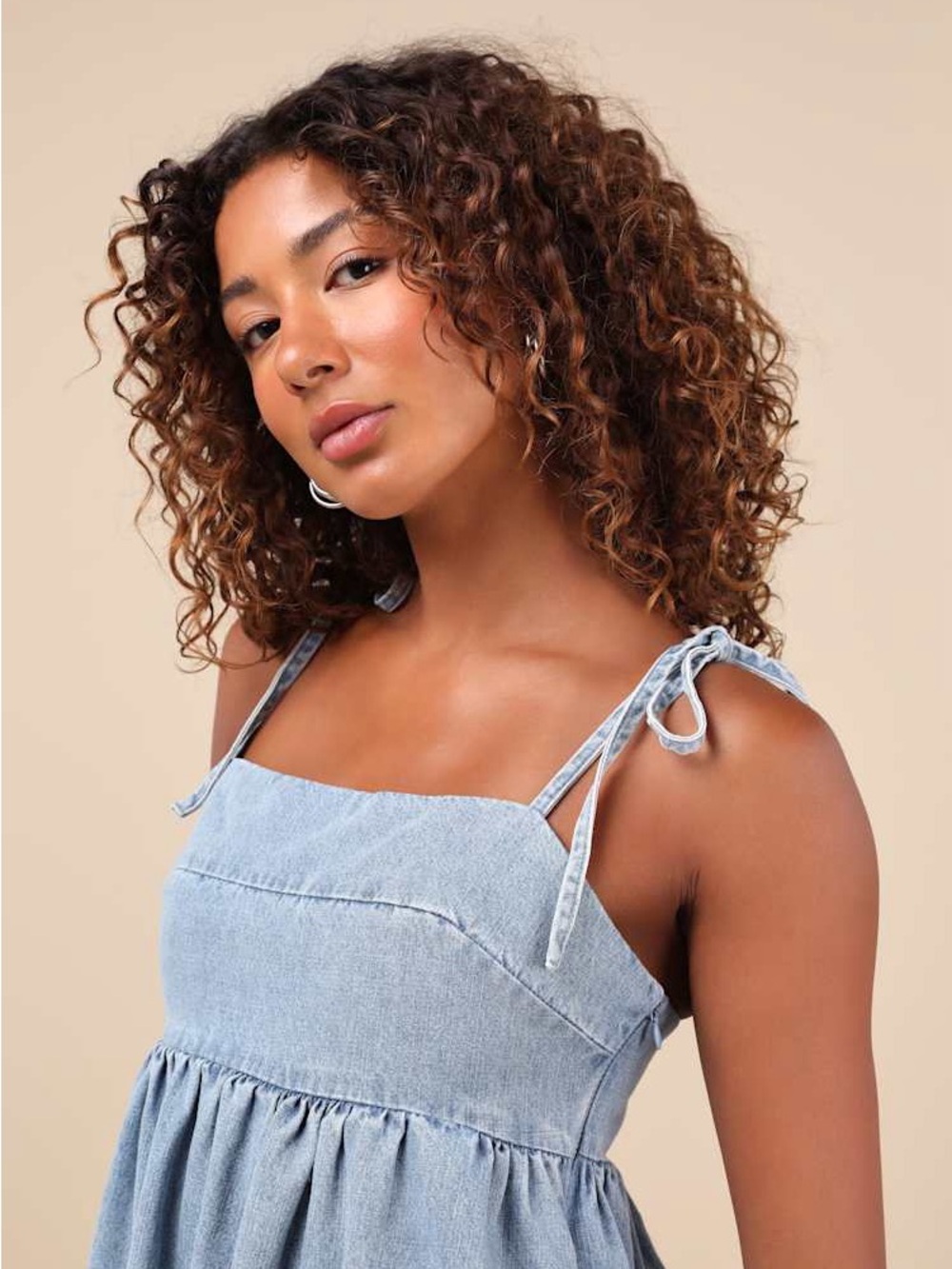 Lulus Charmed Aura Light Wash Denim Tie-Strap Bubble-Hem Mini Dress Size M NWT - Picture 4 of 11